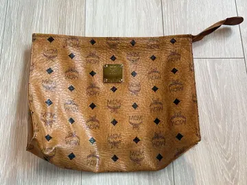 MCM 브라운 가죽 클러치백