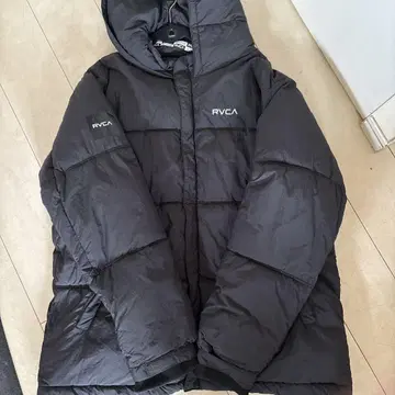 RVCA 후드 부착 블랙 다운 자켓