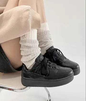 통굽 스니커즈 shoes in closet