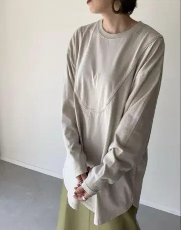 y/m 오버 사이즈 로고 롱티 베이지
