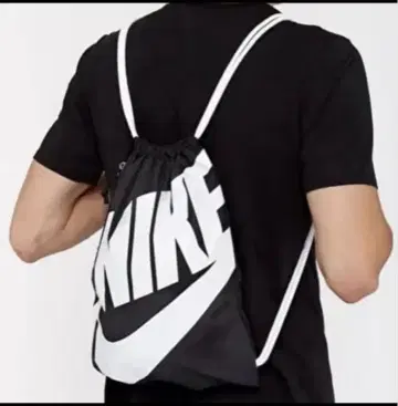 Nike 냅색 블랙/화이트 [ 미사용 새상품 ]