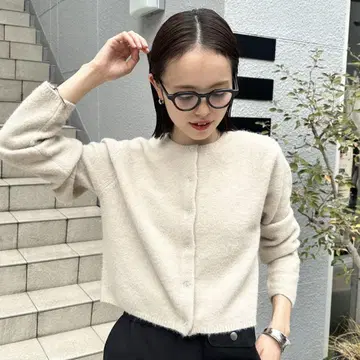 베이지 가디건 긴팔 버튼 포함