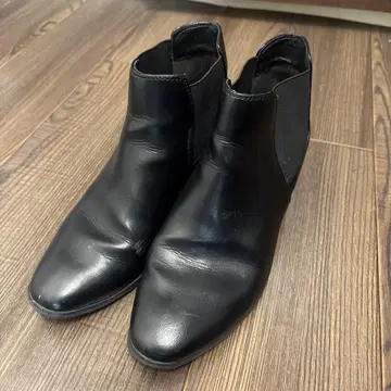블랙 가죽 사이드 고어 부츠 중간 힐 (5cm)