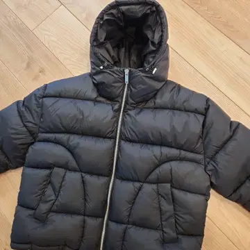 ZARA 블랙 다운 자켓 S-M