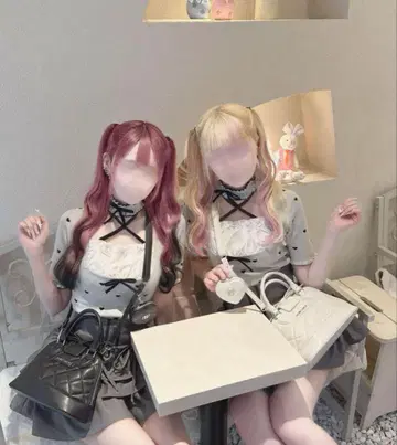 미셸 마카롱 이모짱 콜라보 Luv 초커 포함 상의 그레이