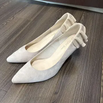 Launalea 프릴 장식 베이지 하이힐 (7cm)