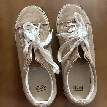 베이지 스니커즈 24.5cm