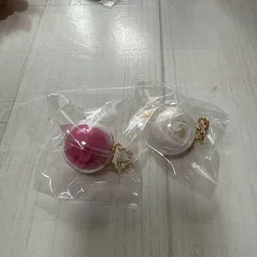 3대 KINGDOM 장미 키링