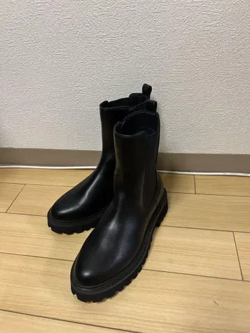 [새상품] PLST 블랙 사이드 고어 부츠 통굽