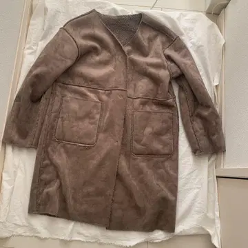 브라운 무스탕 코트 V넥