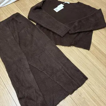 새상품 택 포함 다리치 니트 셋업 롱 스커트
