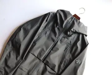 DESCENTE [데상트] ALLTERRAIN 81 쉘 자켓