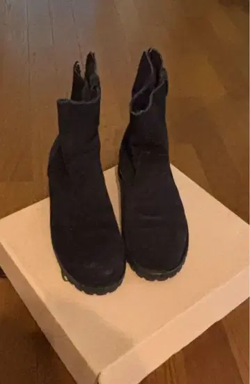 카미난도 블랙 지퍼 스웨이드 엔지니어 부츠