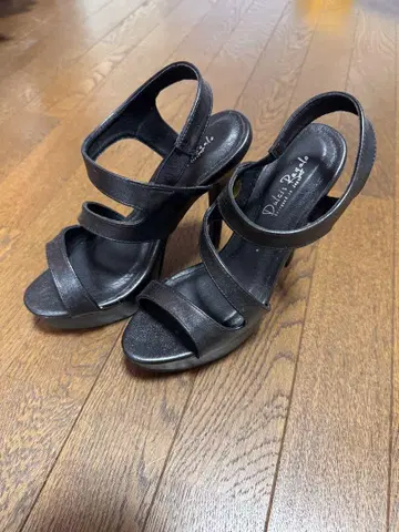 돌키스 레가로 블랙 힐 샌들 캐바 힐