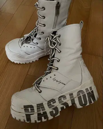 화이트 통굽 하이컷 부츠 PASSION 23.5cm