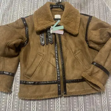 AMERI 브라운 무스탕 코트