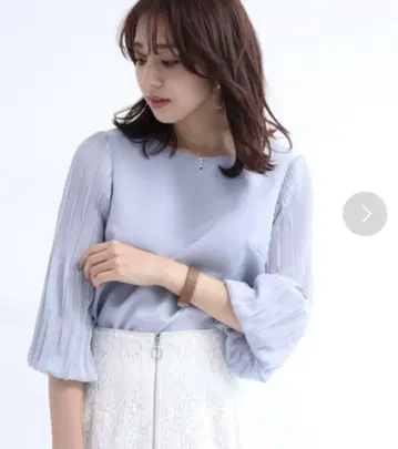 [ 새상품급 ] JUSGLITTY 펄 장식 시어 블라우스 스카이블루 M