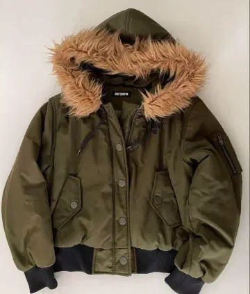 MARY QUANT 올리브 퍼(fur) 장식 다운 자켓