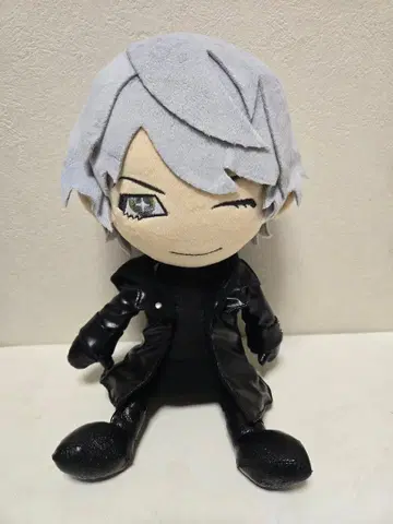 HYDE RUN 앉아 봉제 인형 윙크