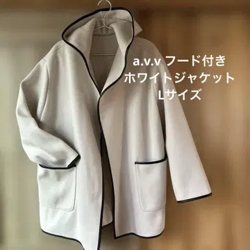 a.v.v 후드 부착 화이트 자켓