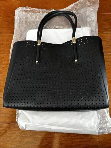any SiS 블랙 펀칭 디자인 A4 토트백 블랙