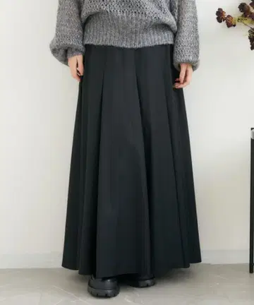 [ 미사용 새상품 ] 로지 ROSIEE 볼륨 턱 스커트 블랙