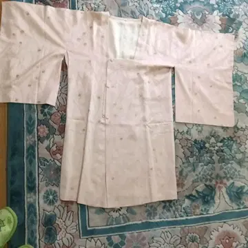 연한 핑크 꽃 무늬 겉옷