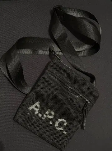 A.P.C. 메쉬 사코슈 블랙