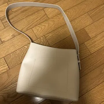 베이지 숄더백