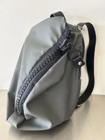 kawa kawa 빅 지퍼 백팩 그레이
