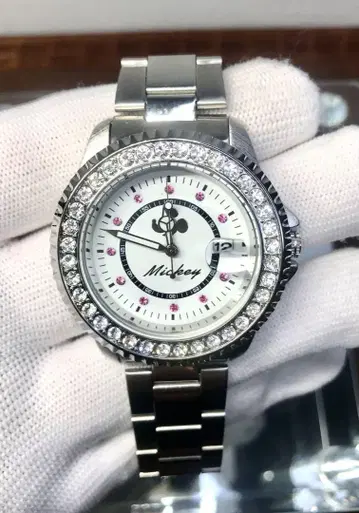 새상품급 미사용 디즈니 손목시계 미키마우스 큐빅