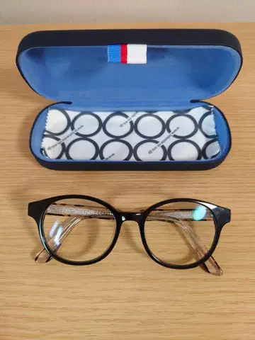 TOMMYHILFIGER 블랙 안경