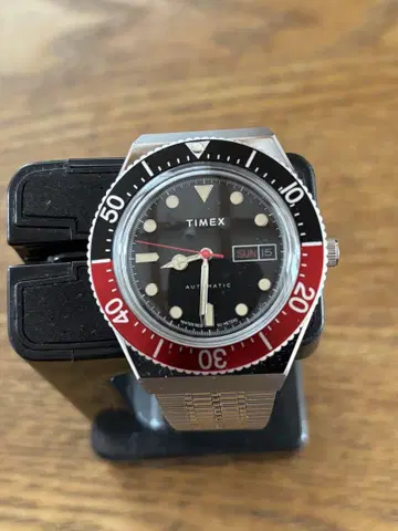 거의 미사용 Timex Q M79 오토매틱 블랙 레드