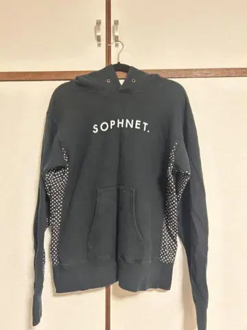 SOPHNET. 다크 그레이 후드 부착 후드티
