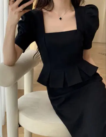 블랙 페플럼 스타일 반팔 원피스