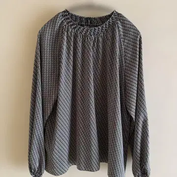 기하학 패턴의 긴팔 셔츠