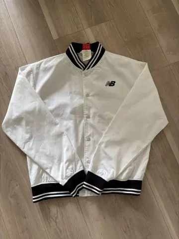 new balance 점퍼 M 사이즈 화이트