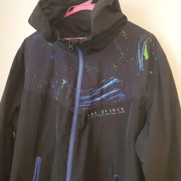 빅 사이즈 새상품급 ONE OK ROCK 2018 투어 나일론 후드티