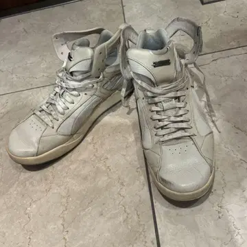 PUMA 알렉산더 맥퀸 화이트 가죽 하이컷 스니커즈