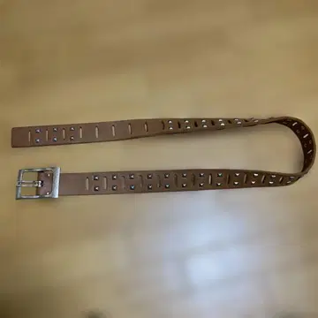 스터드 장식 브라운 가죽 벨트