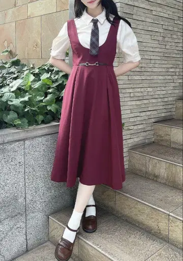 체인 비트 장식 딥 v넥 오버롤 스커트