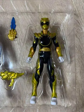 넘버원 전대 고쥬우쟈 고쥬우티라노 액션 피규어