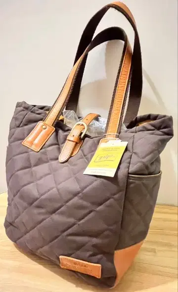 미사용 새상품 Grips 브라운 퀼팅 토트백