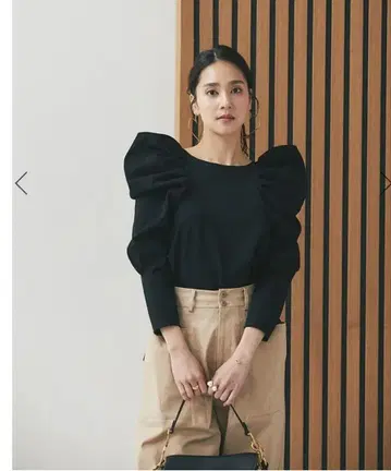 [ 가격 인하 ] SEVEN TEN 포인트 숄더 상의 (블랙) S