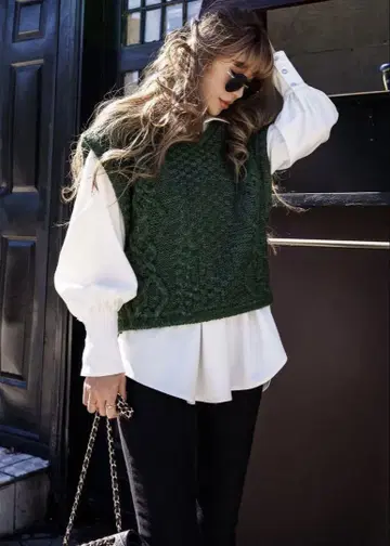 Glam Lips 케이블 숏 니트 베스트