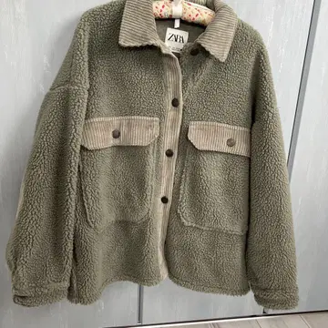 ZARA 올리브 그린 보아 자켓