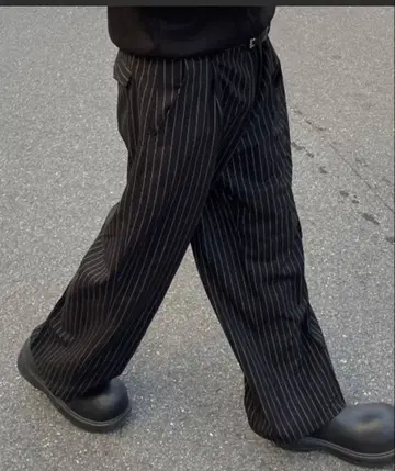 [ Chikashitsu + ] stripe tuck slacks 슬랙스