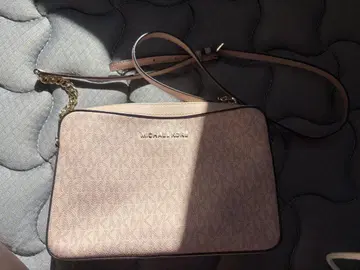 새상품급 MICHAEL KORS 핑크 숄더백