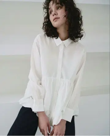 새상품, 미사용! 카라 부착 헴 벌룬 셔츠