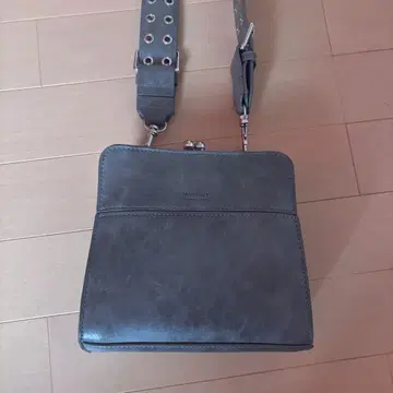moussy 그레이 가죽 백
